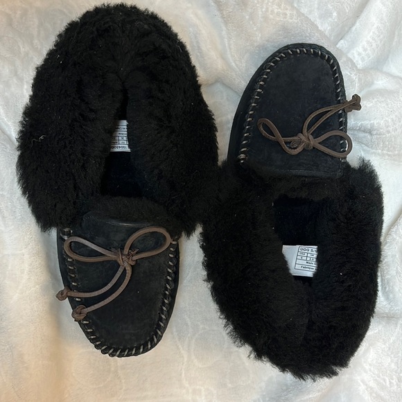 Womens UGG “Alena” in Black - Picture 5 of 9